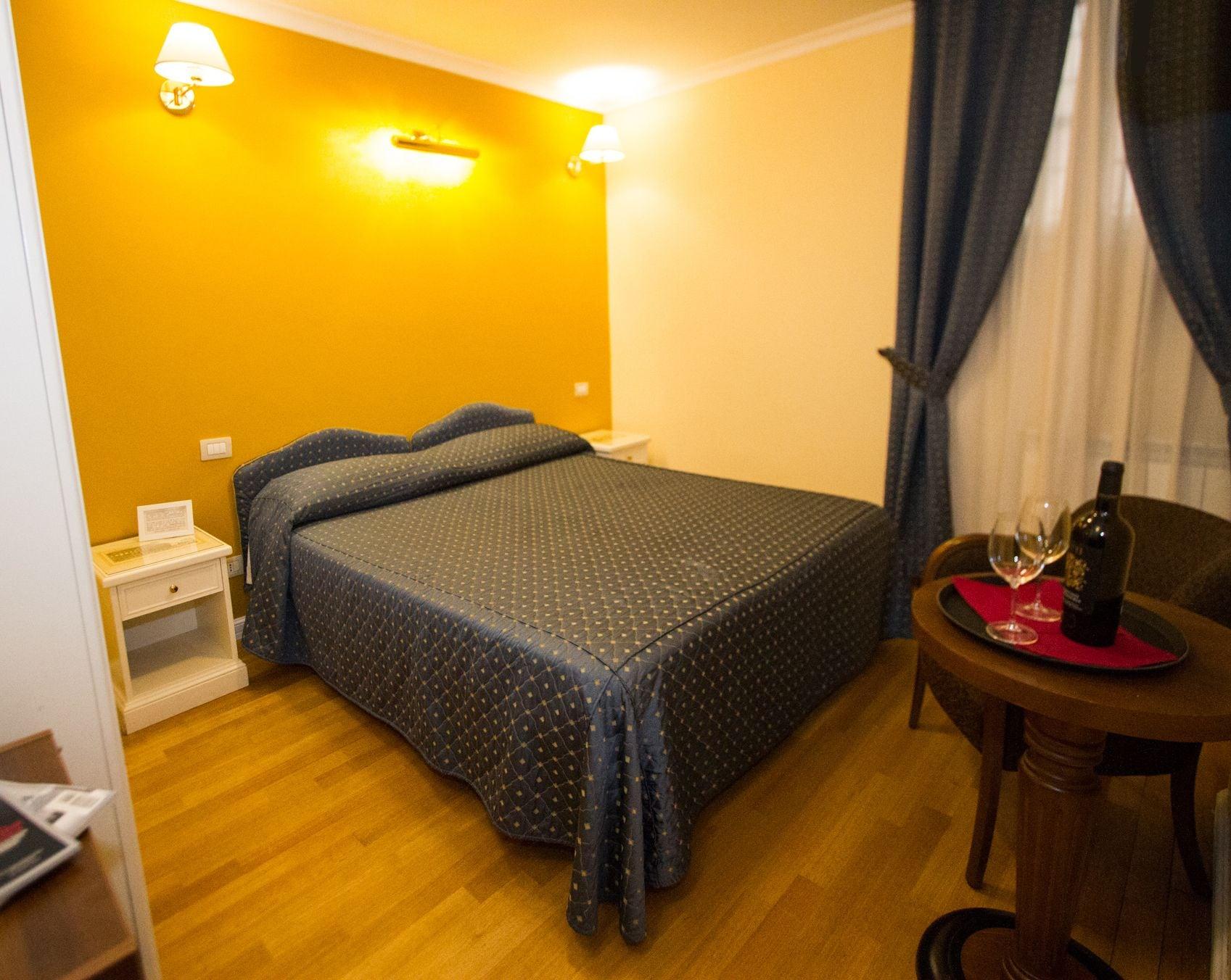 Flann O'Brien Rooms Рим Экстерьер фото